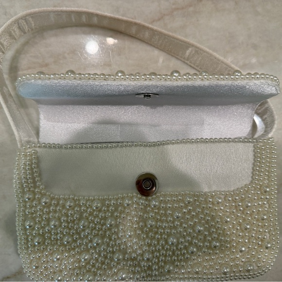 Sincerely Jules Pearl-Studded Cream Clutch - Picture 3 of 4